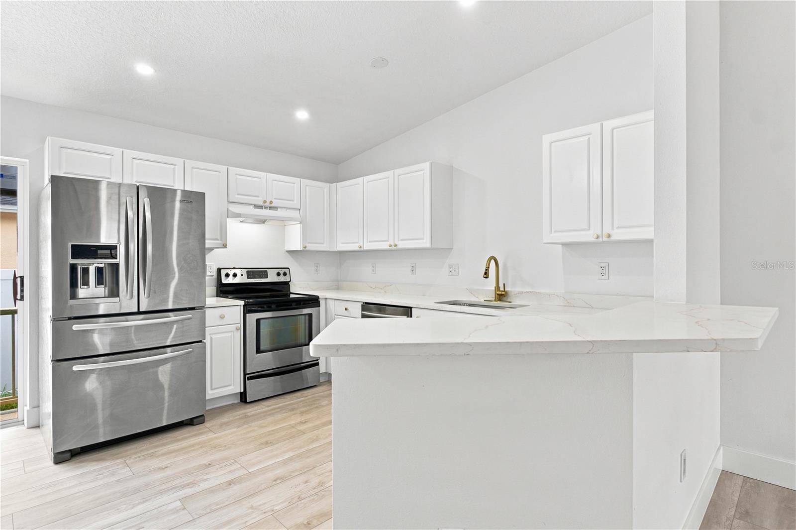 6812 Lyman Ave Property Photo 6
