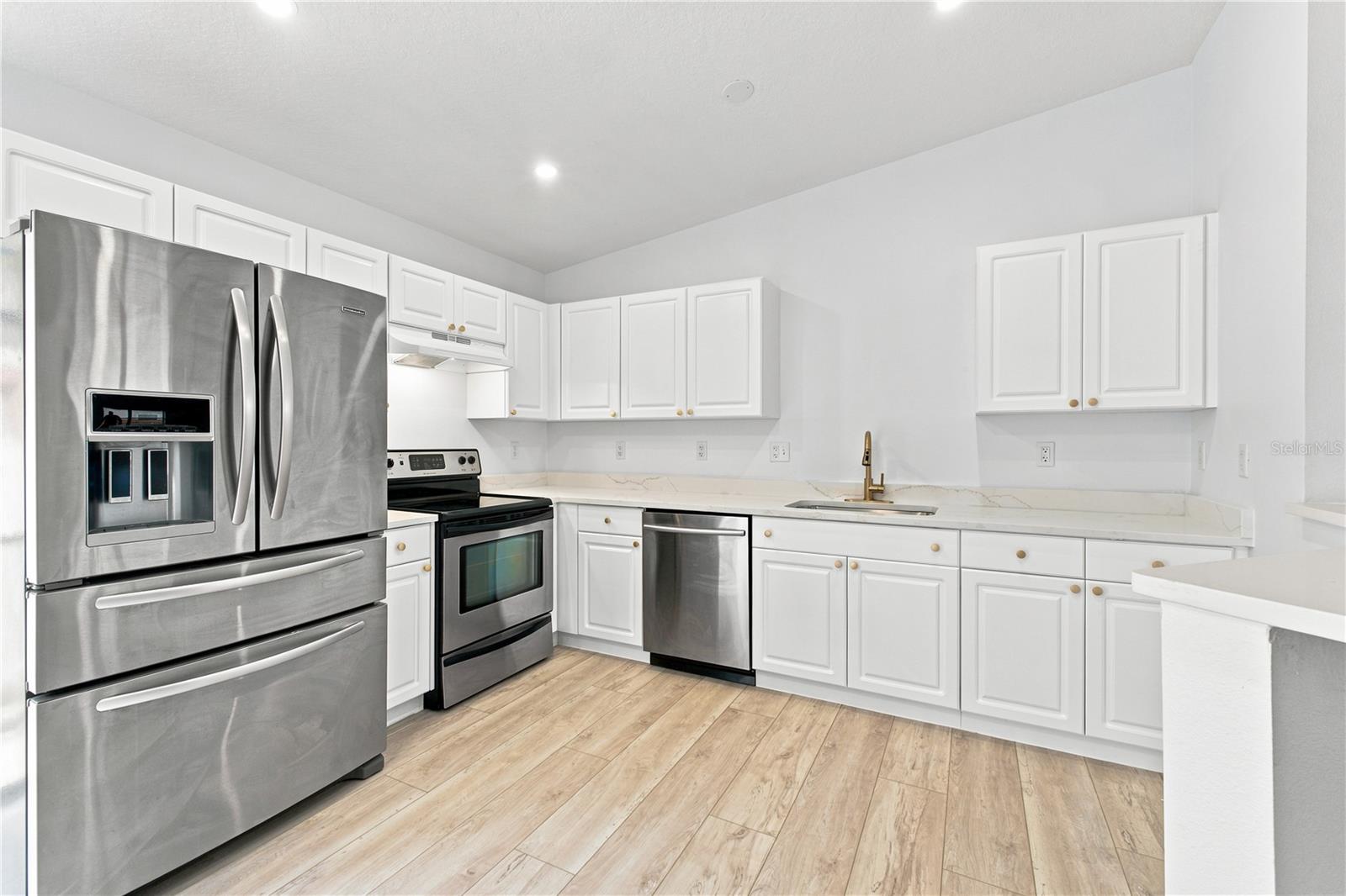 6812 Lyman Ave Property Photo 7