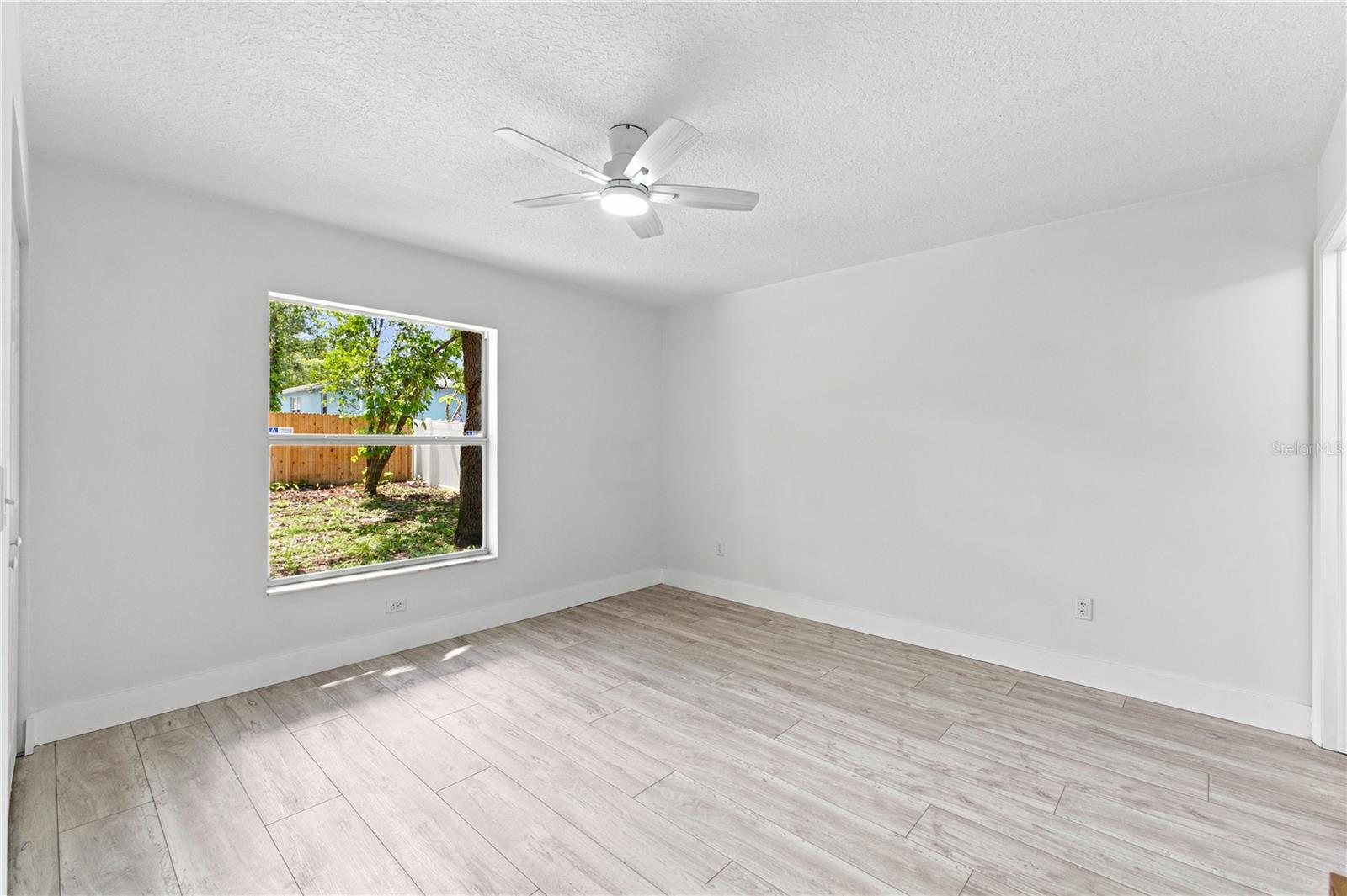 6812 Lyman Ave Property Photo 10