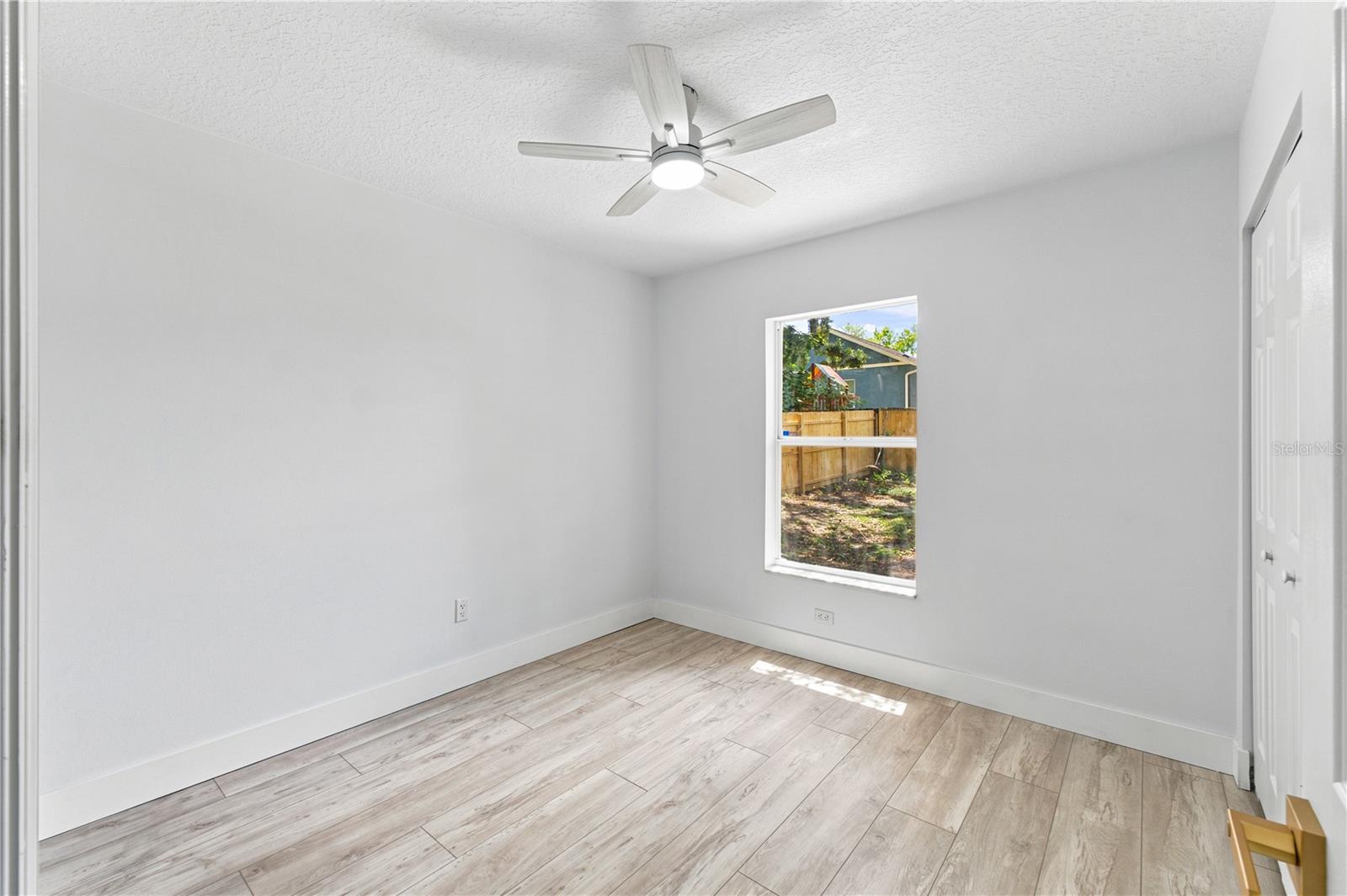 6812 Lyman Ave Property Photo 14