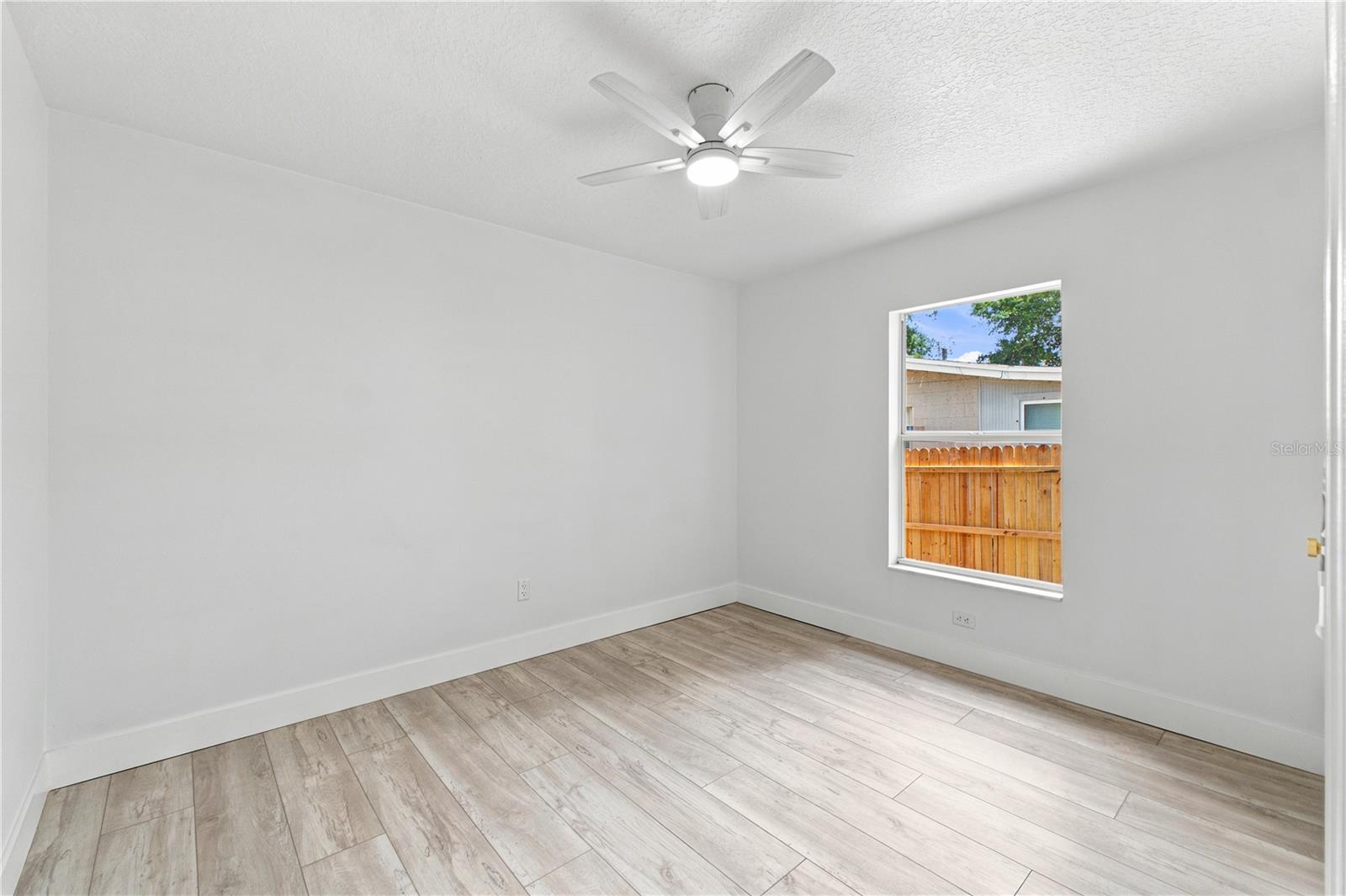 6812 Lyman Ave Property Photo 16