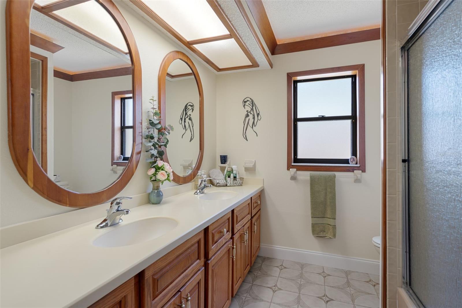 15602 Century Dr Property Photo 38