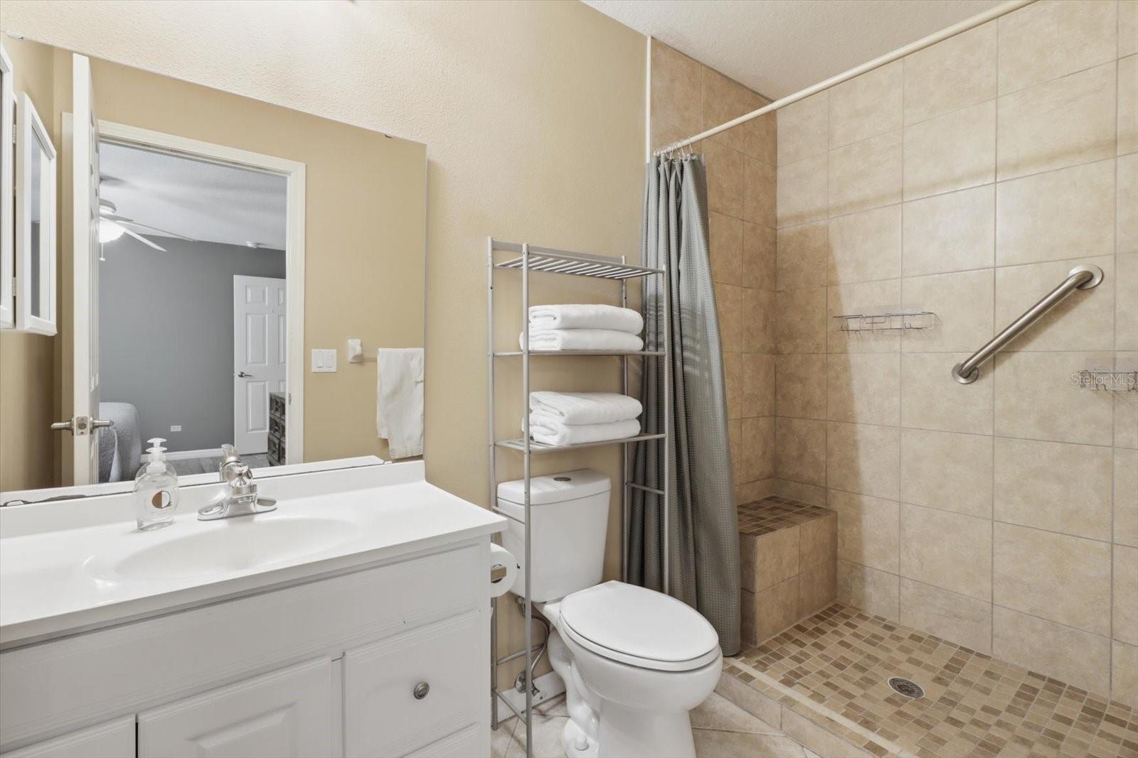 3220 E Rogers St Property Photo 14