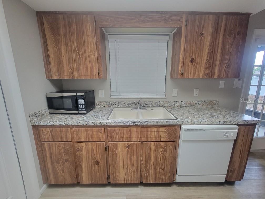1305 Calamondin Dr Property Photo 9