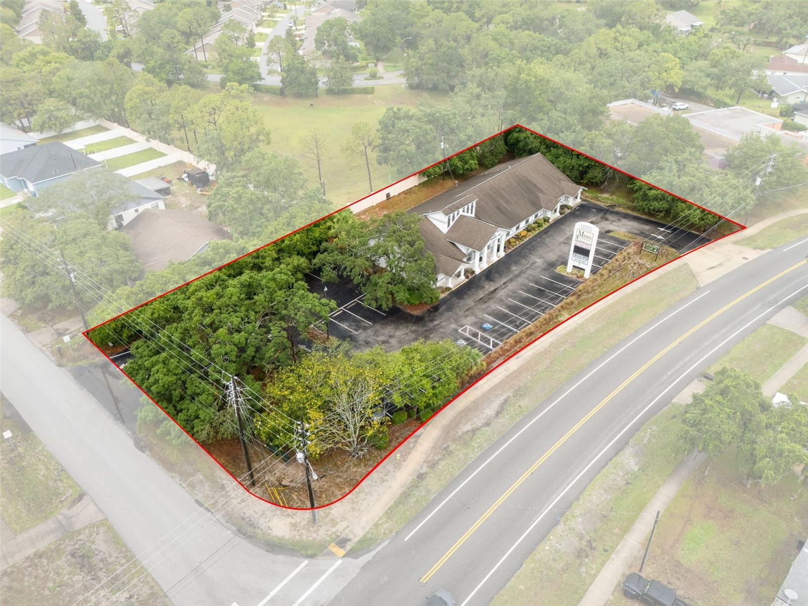 1377 Deltona Blvd Property Photo 4