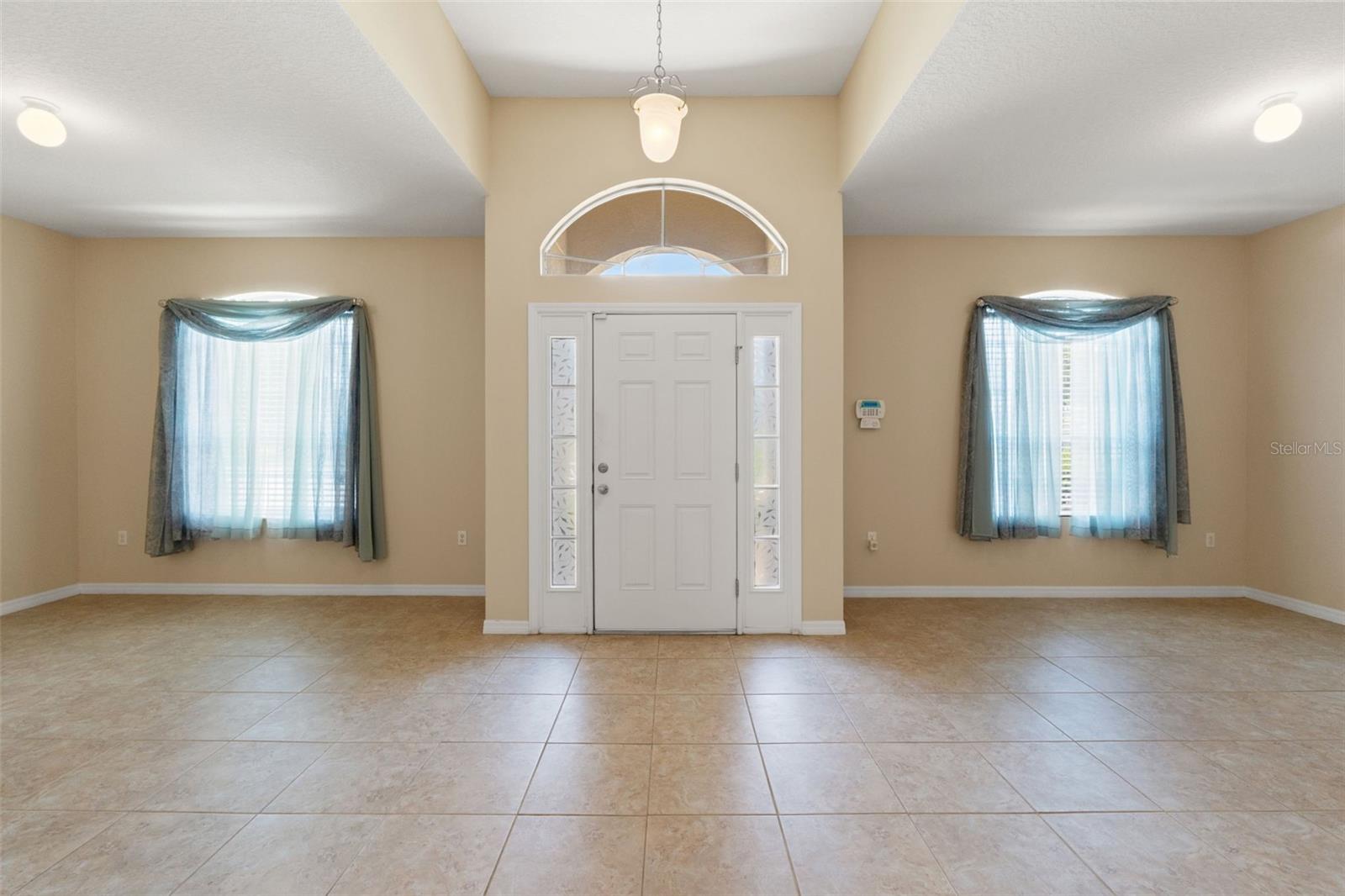 13589 Hunters Point St Property Photo 4