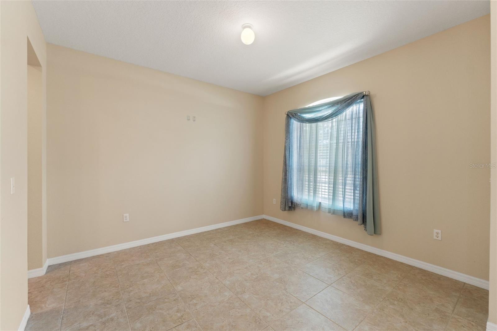 13589 Hunters Point St Property Photo 5