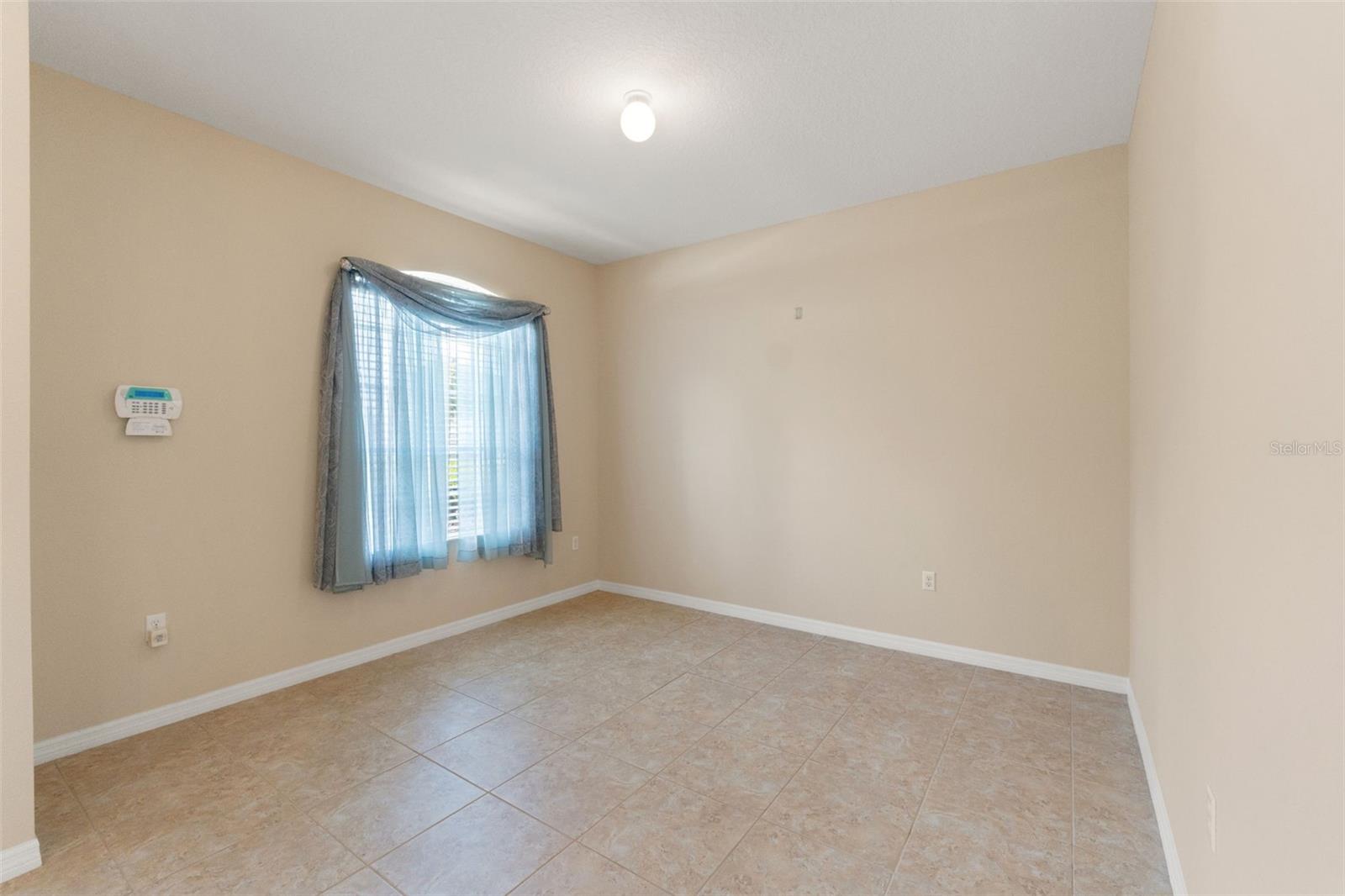 13589 Hunters Point St Property Photo 6