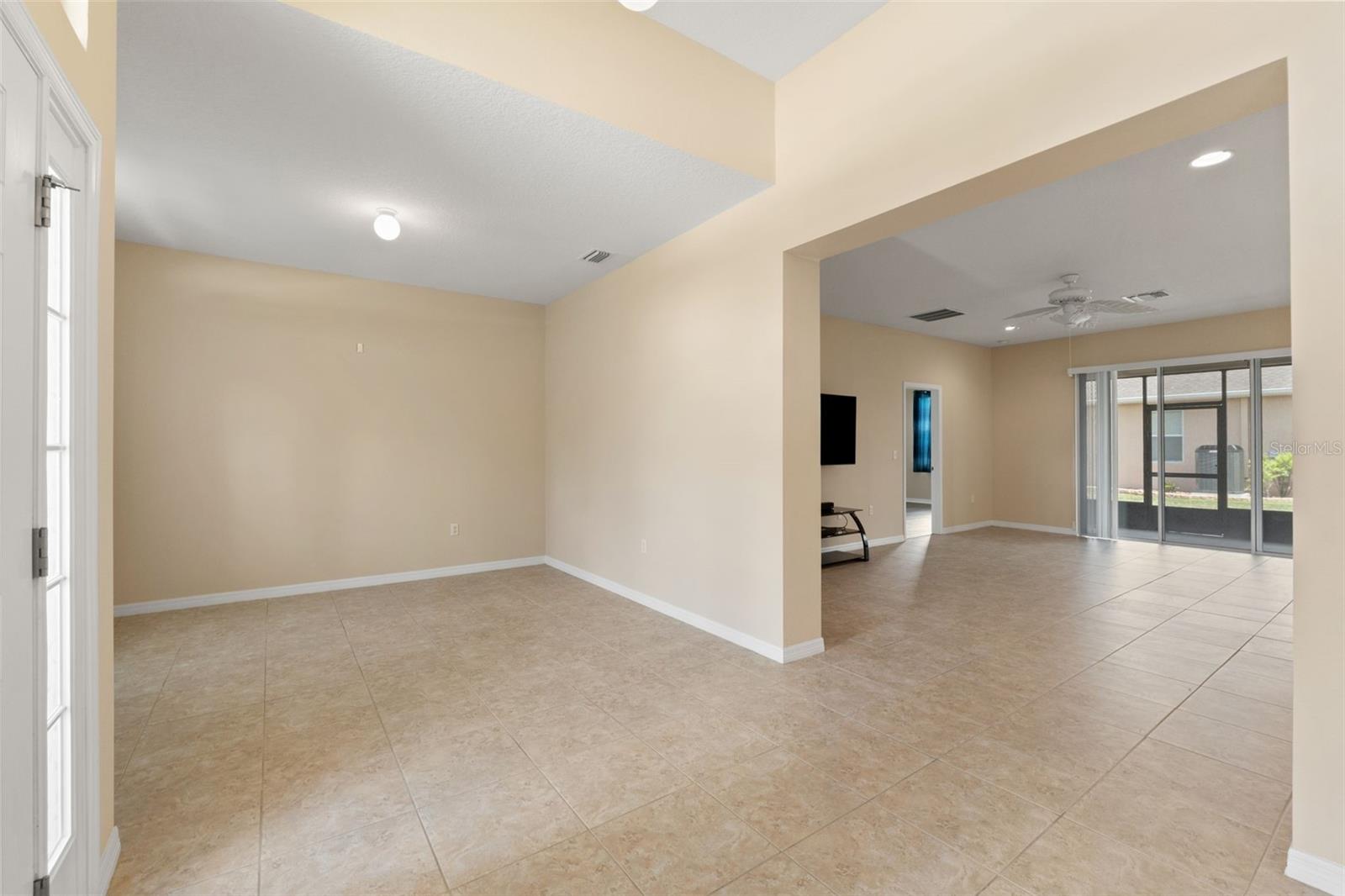 13589 Hunters Point St Property Photo 8