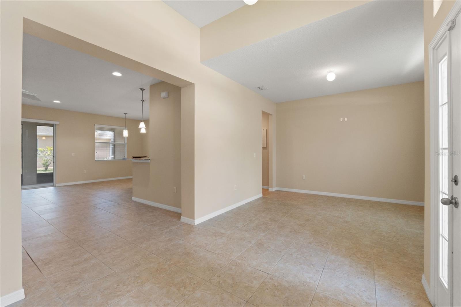 13589 Hunters Point St Property Photo 9