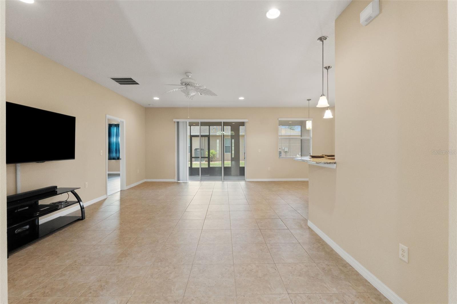 13589 Hunters Point St Property Photo 10