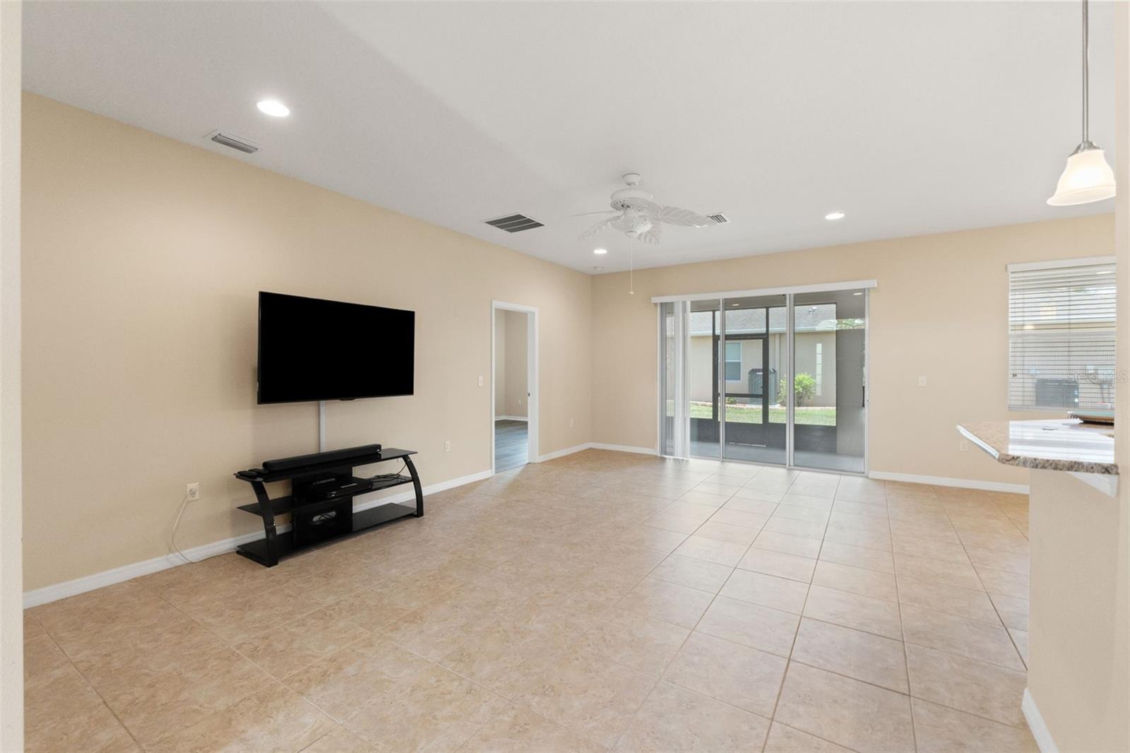 13589 Hunters Point St Property Photo 11