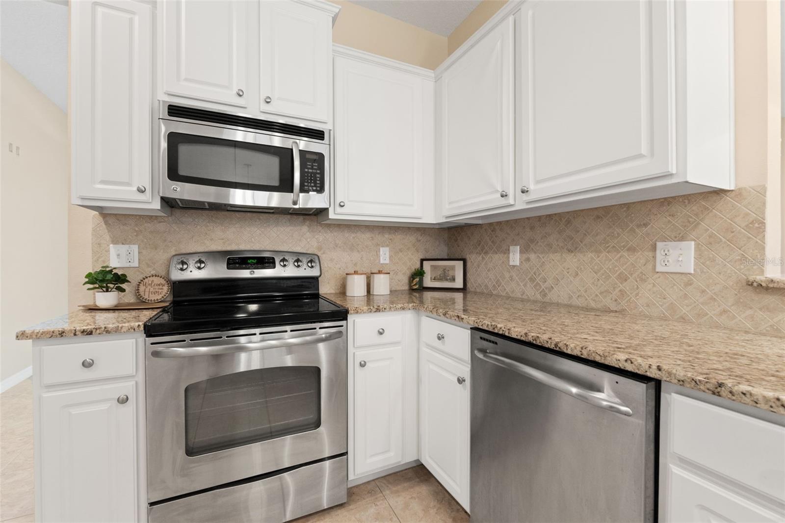 13589 Hunters Point St Property Photo 15