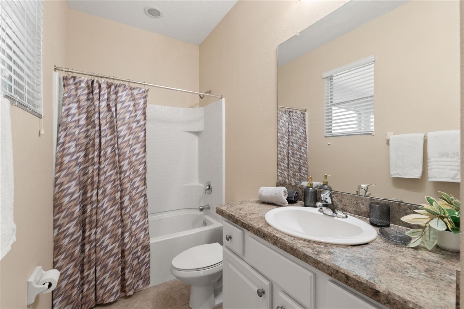 13589 Hunters Point St Property Photo 20