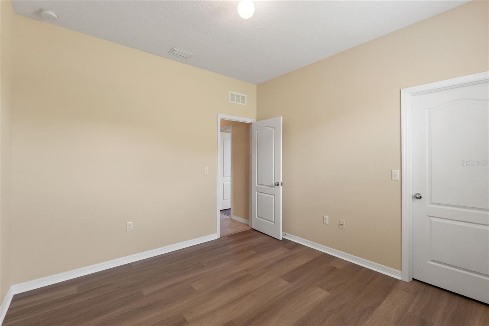 13589 Hunters Point St Property Photo 24