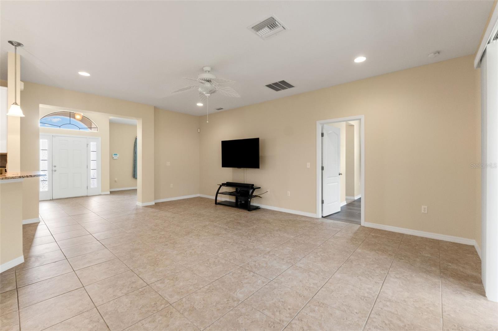 13589 Hunters Point St Property Photo 26