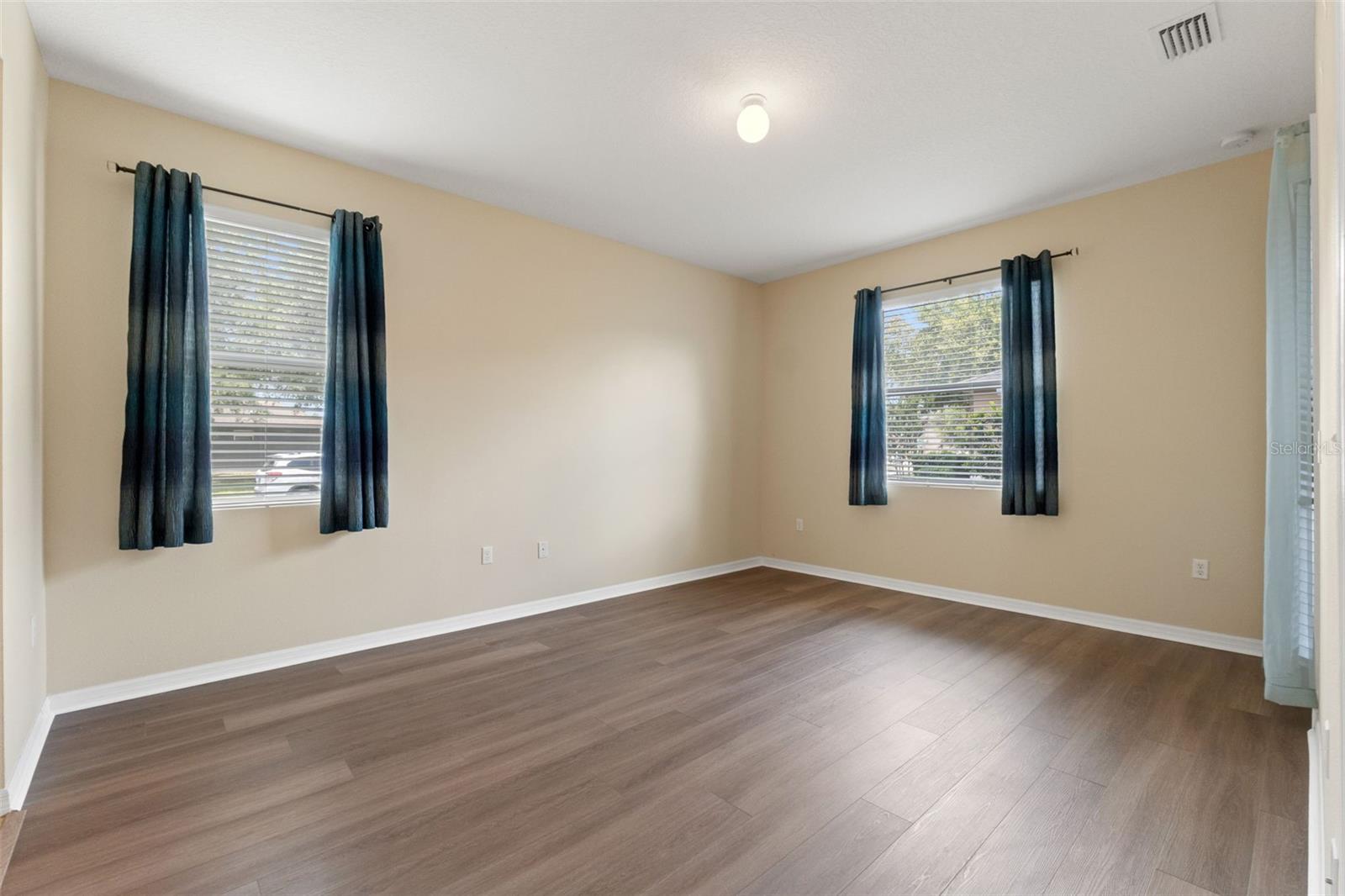 13589 Hunters Point St Property Photo 30