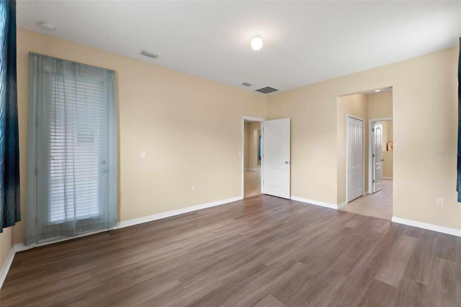 13589 Hunters Point St Property Photo 31