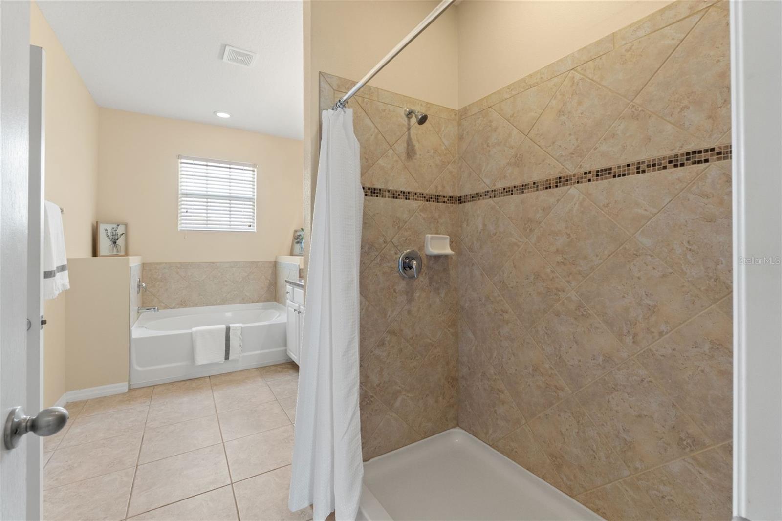 13589 Hunters Point St Property Photo 34