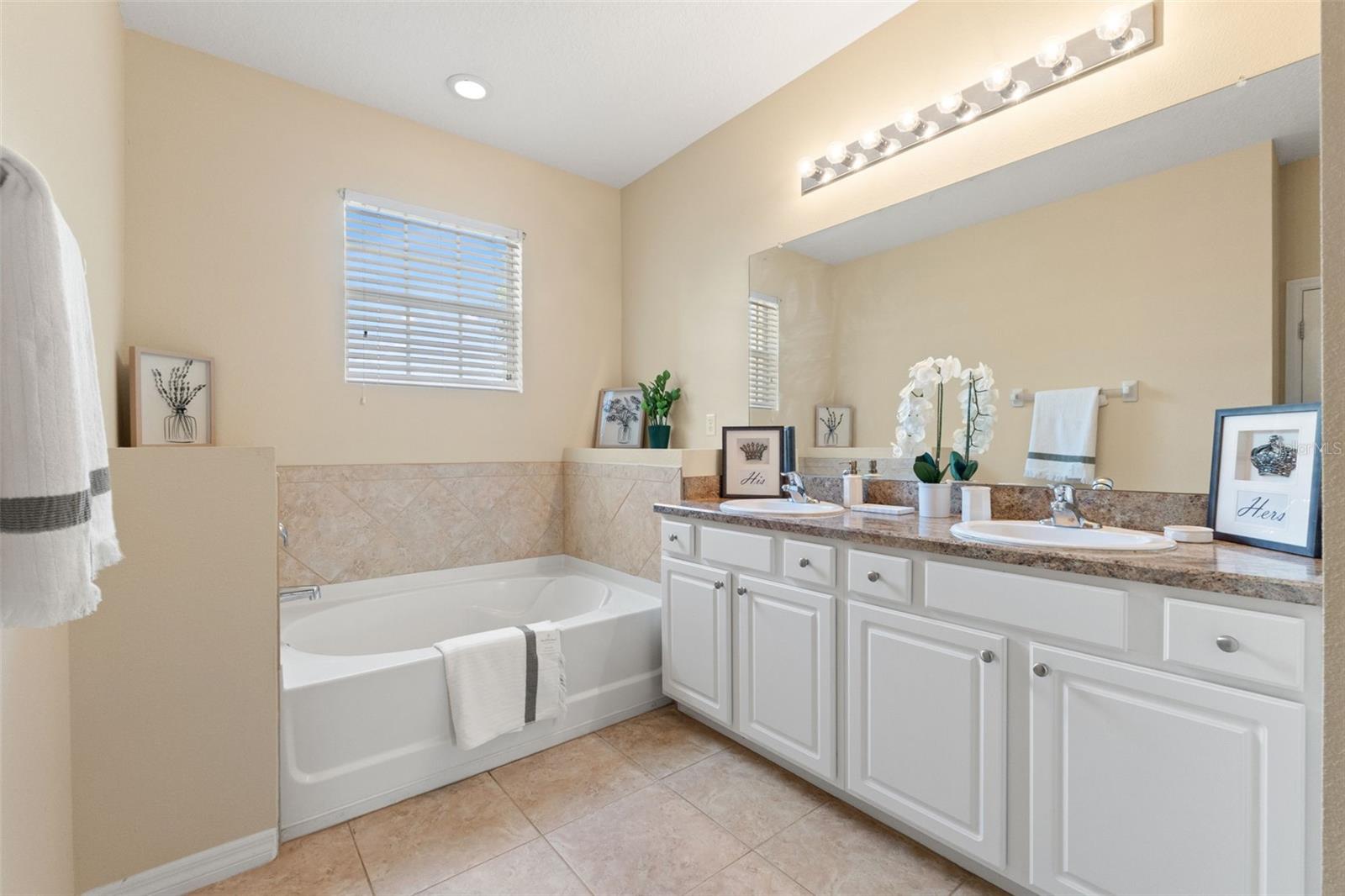 13589 Hunters Point St Property Photo 36