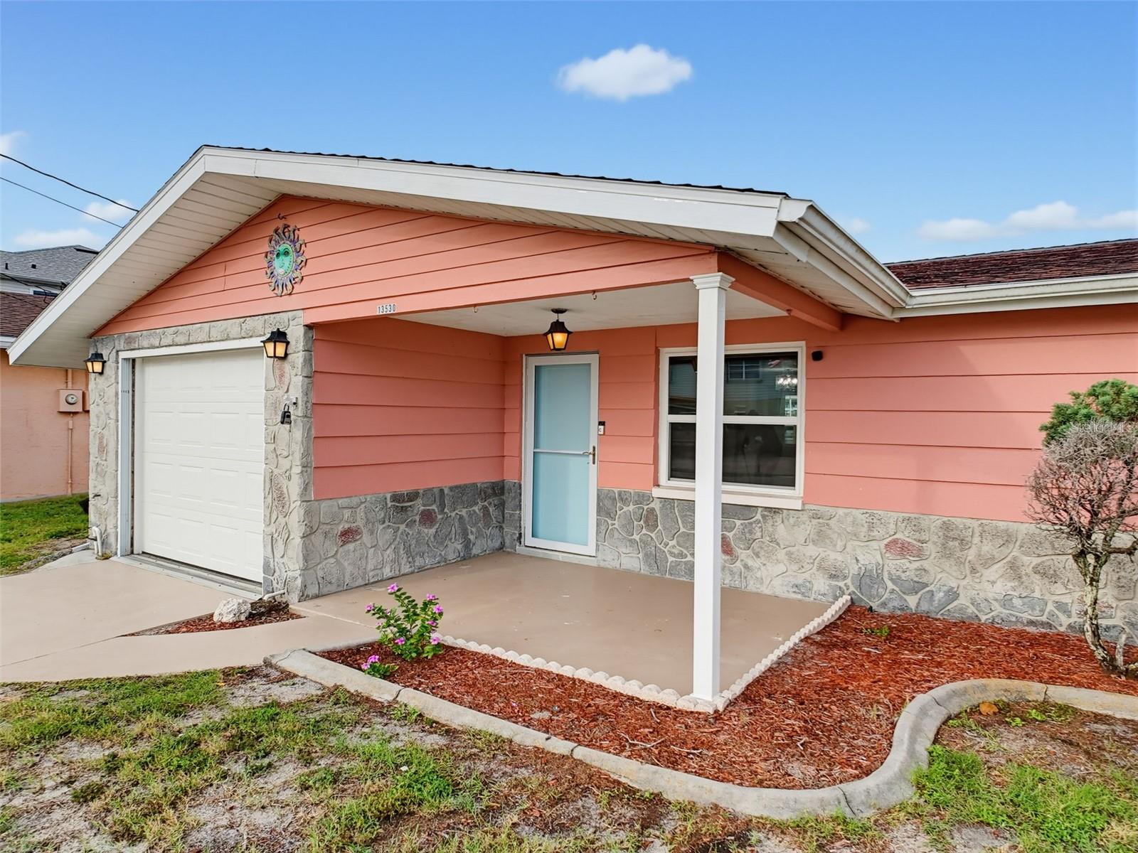 13530 Maria Dr Property Photo 4
