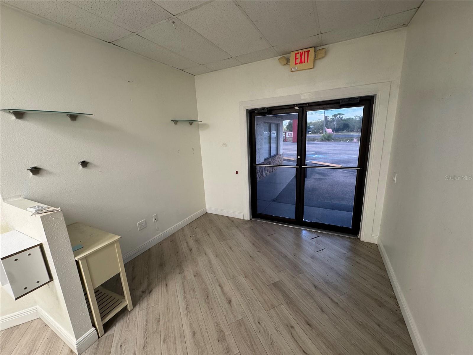 3274 Commercial Way Property Photo 2
