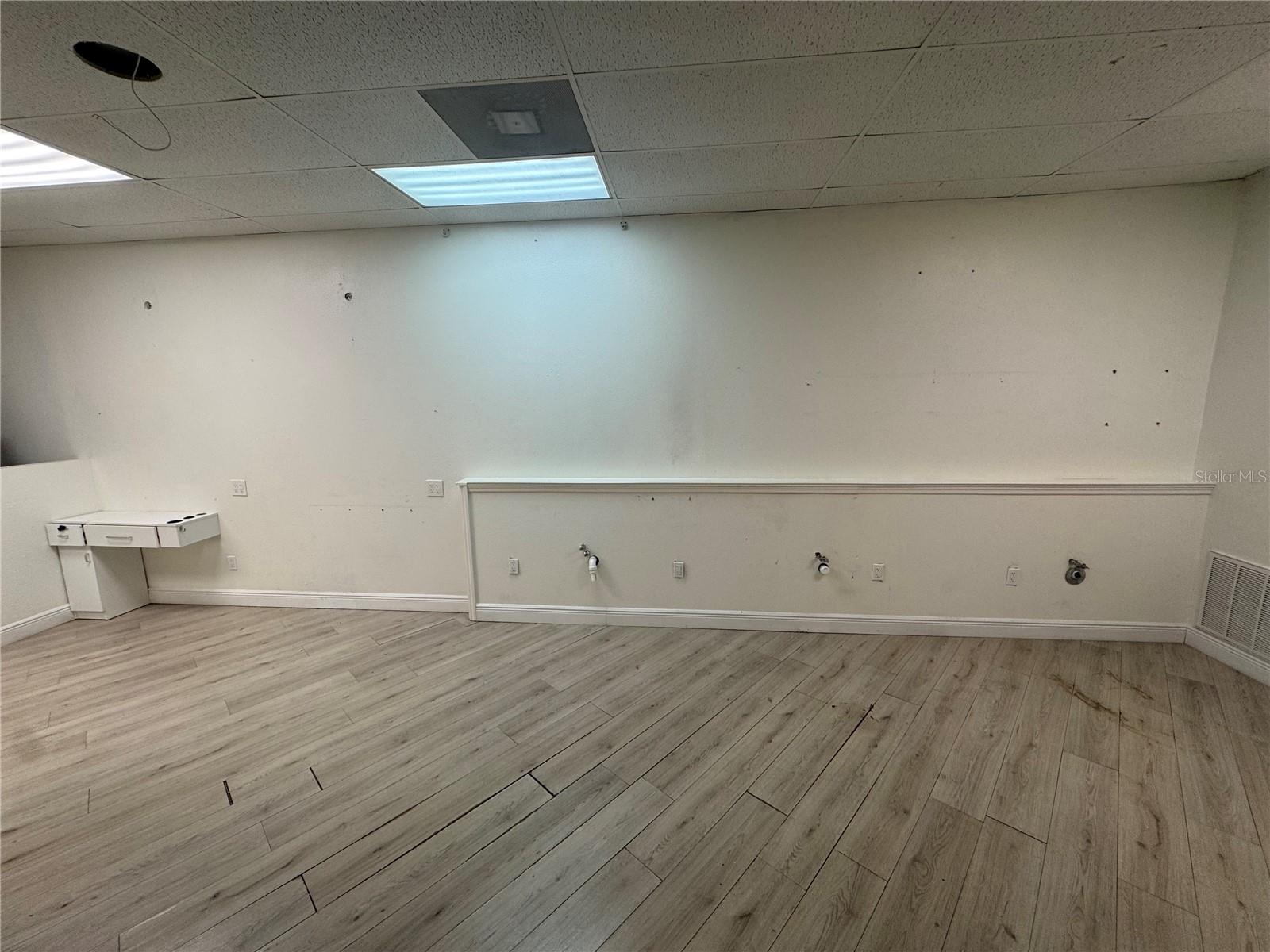 3274 Commercial Way Property Photo 5
