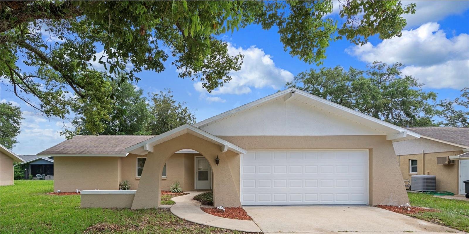8643 Woodbridge Dr Property Photo 1