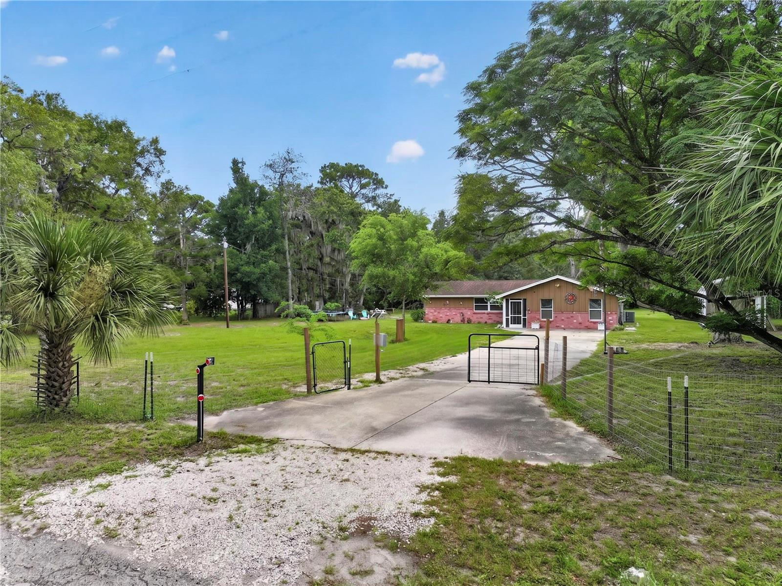 13129 Filbert St Property Photo