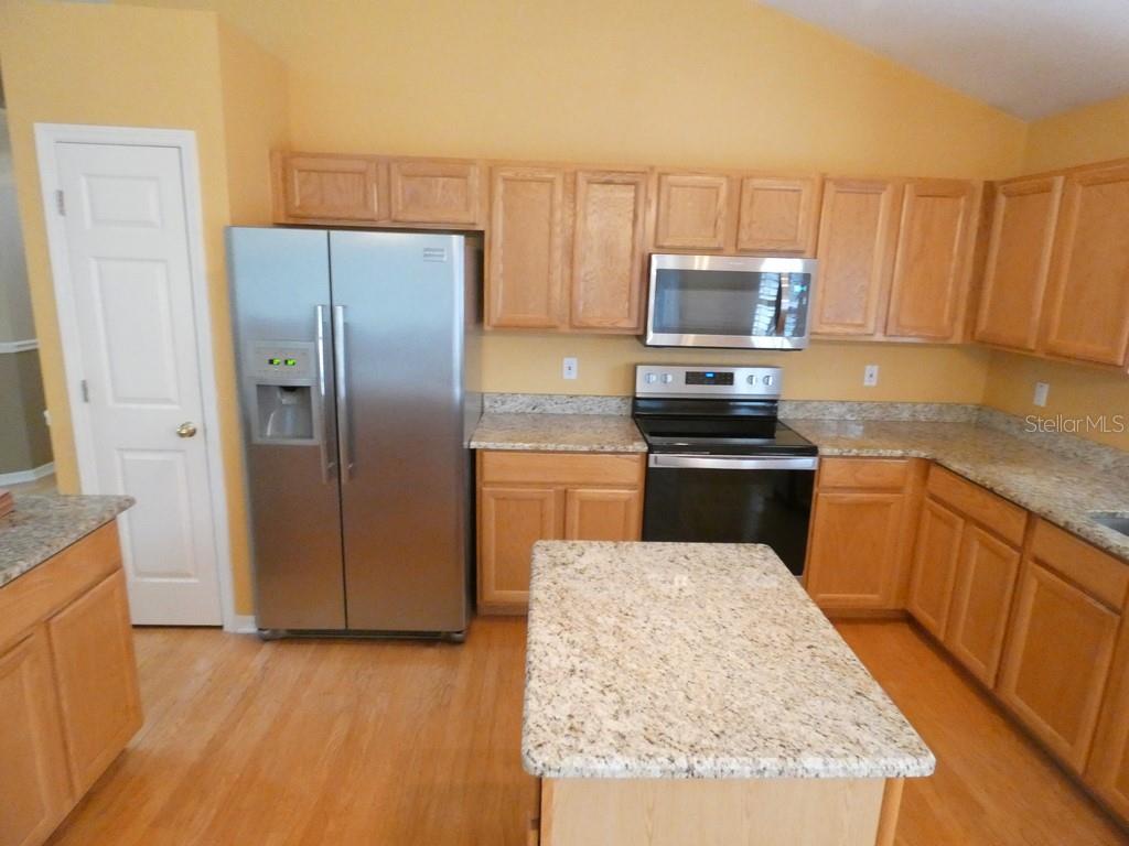 6200 Ashfield Pl Property Photo 3