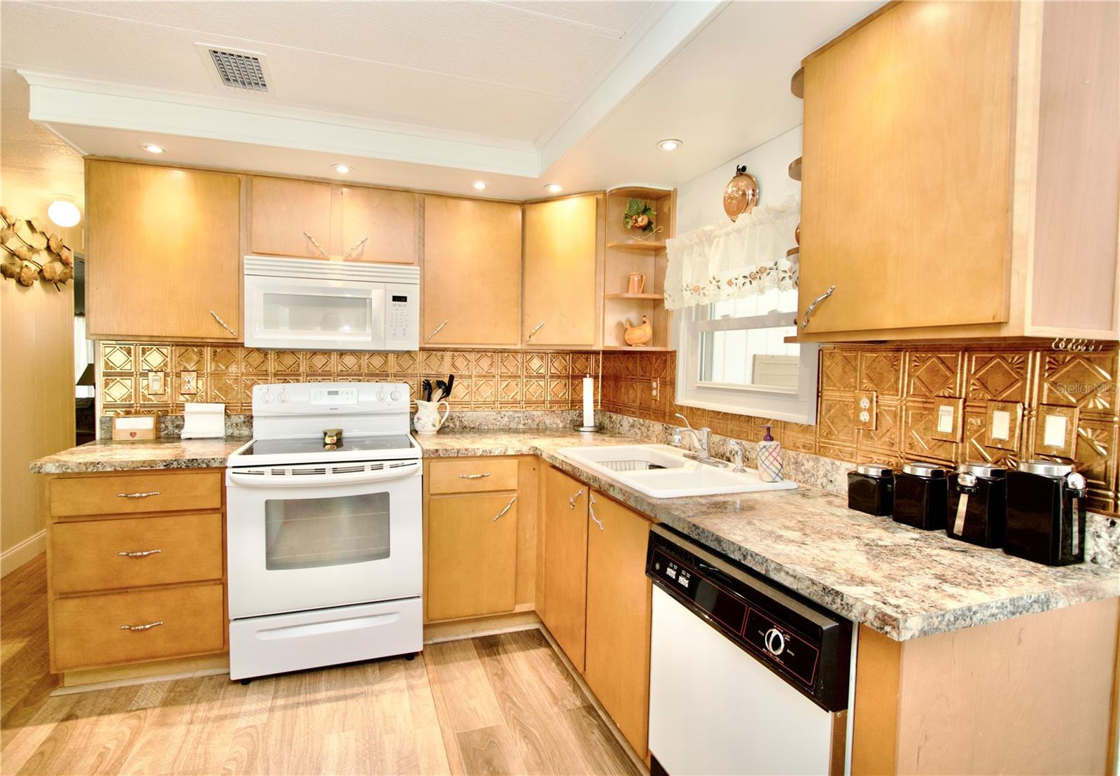 2123 Oahu Dr Property Photo 4