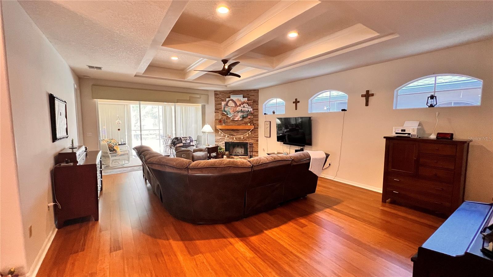 5561 Legend Hills Ln Property Photo 2