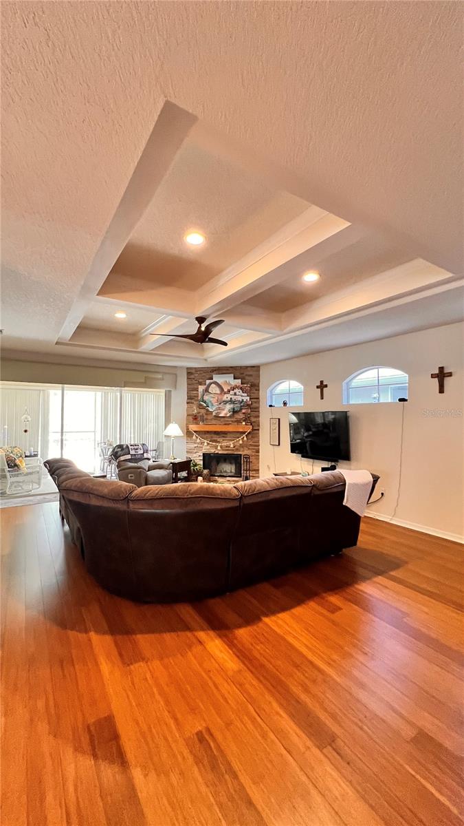 5561 Legend Hills Ln Property Photo 4