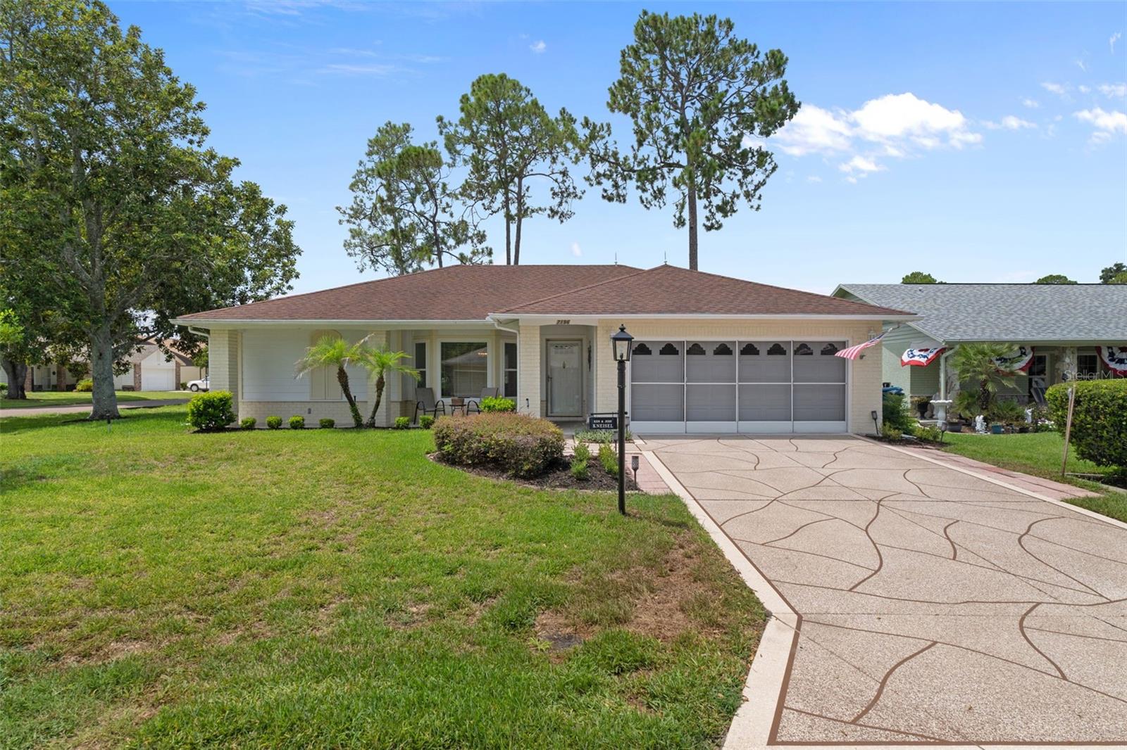 7196 CROWN OAKS DR Property Photo 1