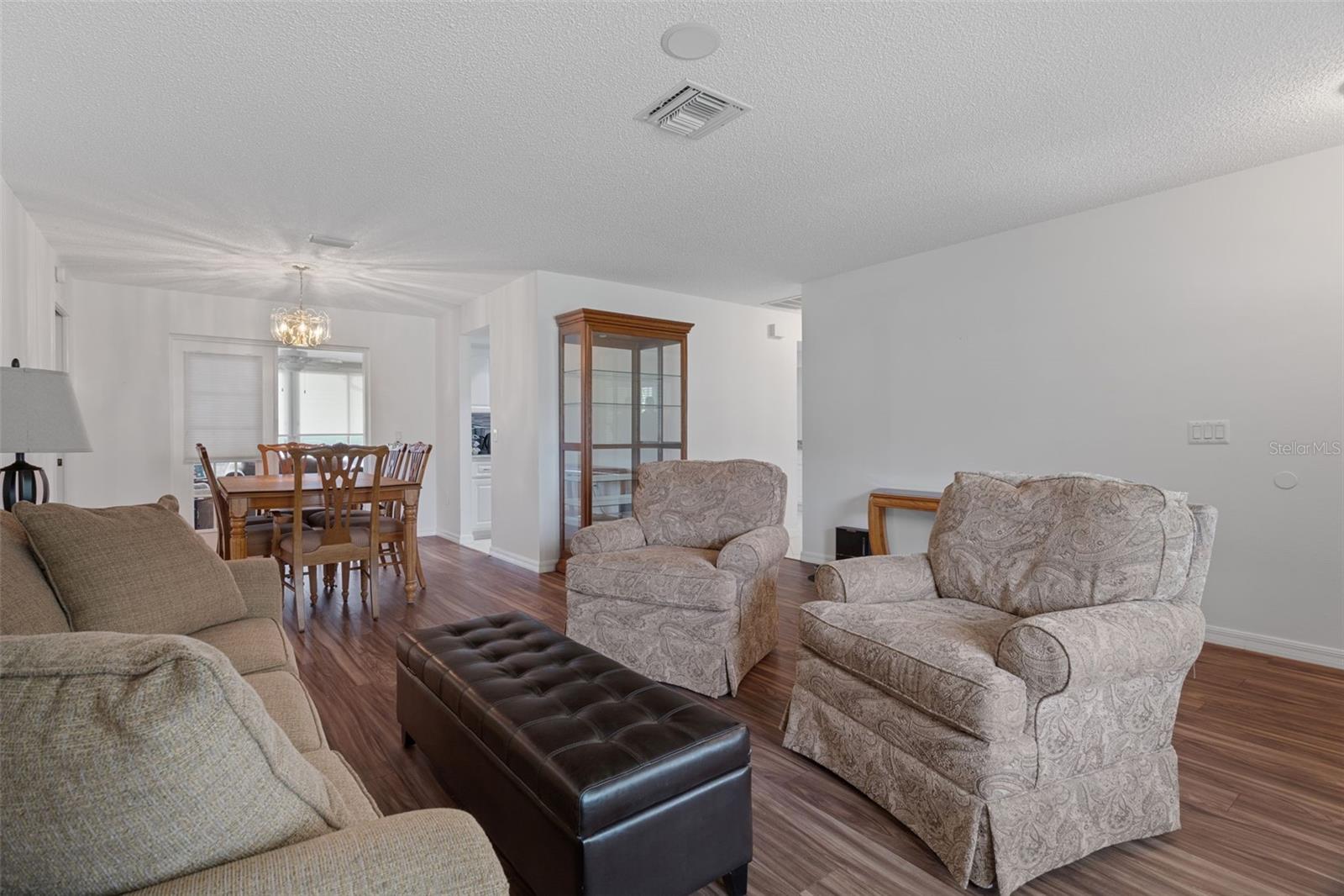 7196 Crown Oaks Dr Property Photo 7