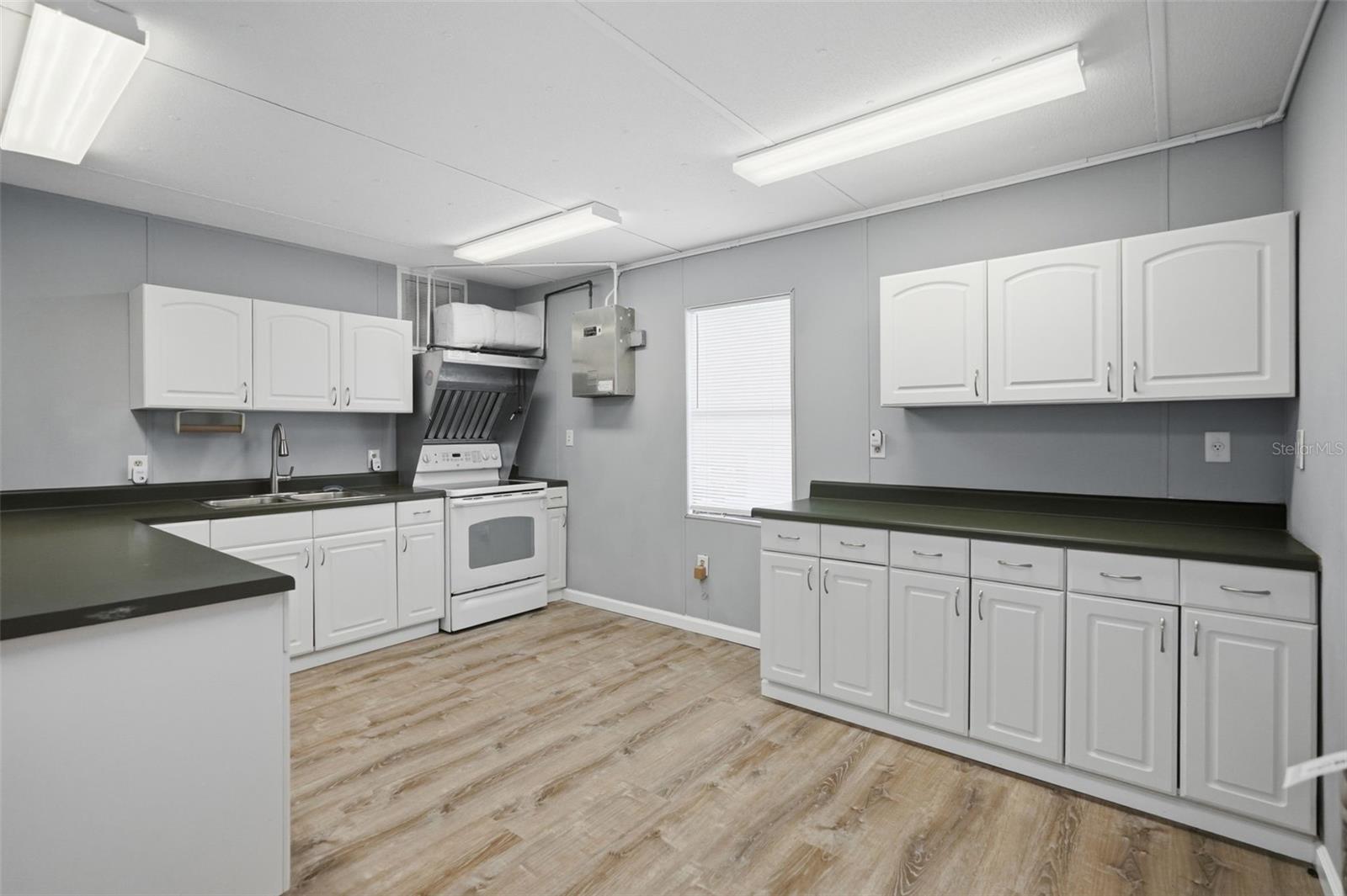 15464 Cortez Blvd Property Photo 4