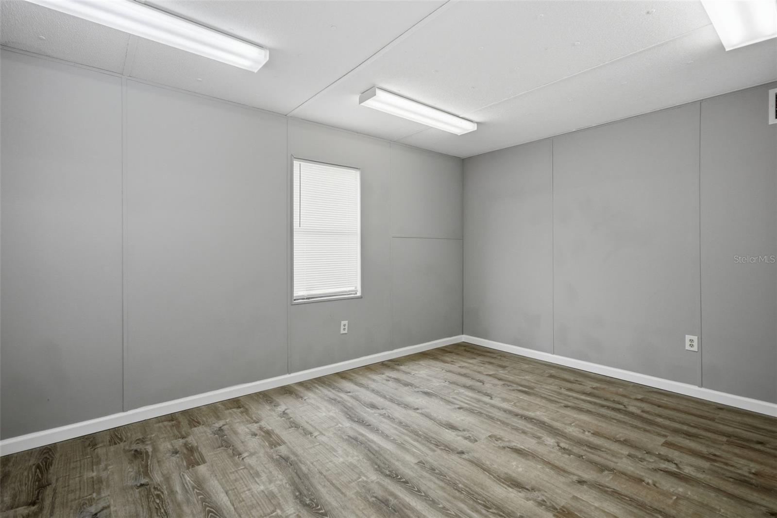 15464 Cortez Blvd Property Photo 8