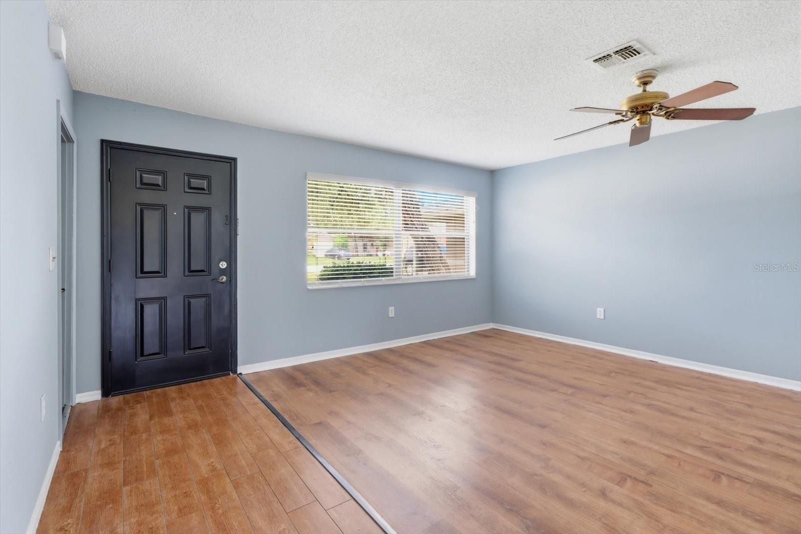 1289-1291 Markham Ave Property Photo 2