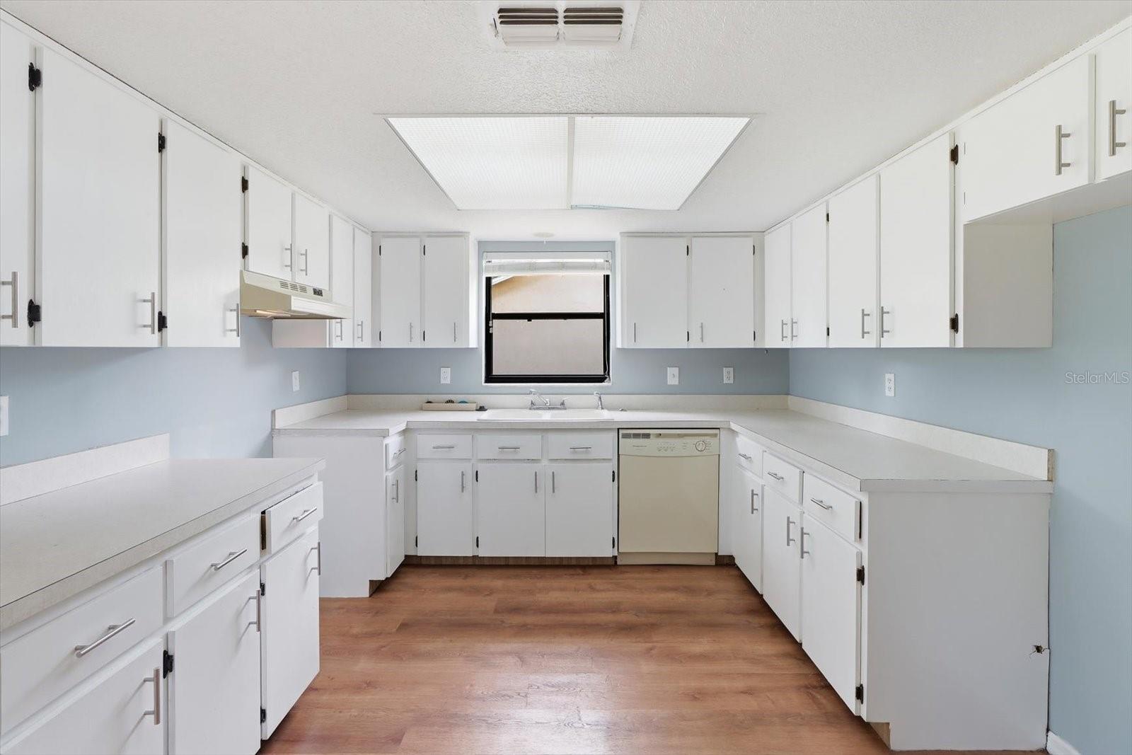 1289-1291 Markham Ave Property Photo 4
