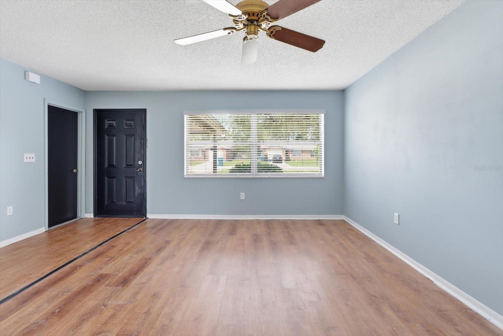 1289-1291 Markham Ave Property Photo 5