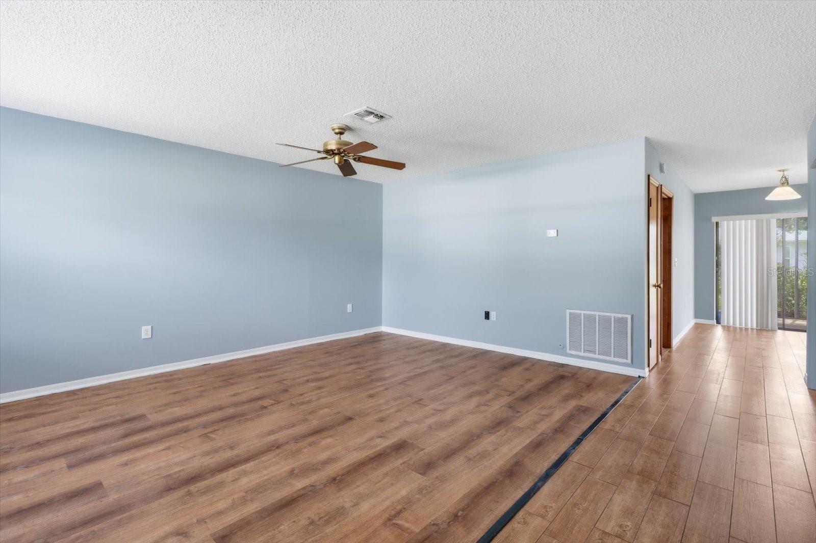 1289-1291 Markham Ave Property Photo 6