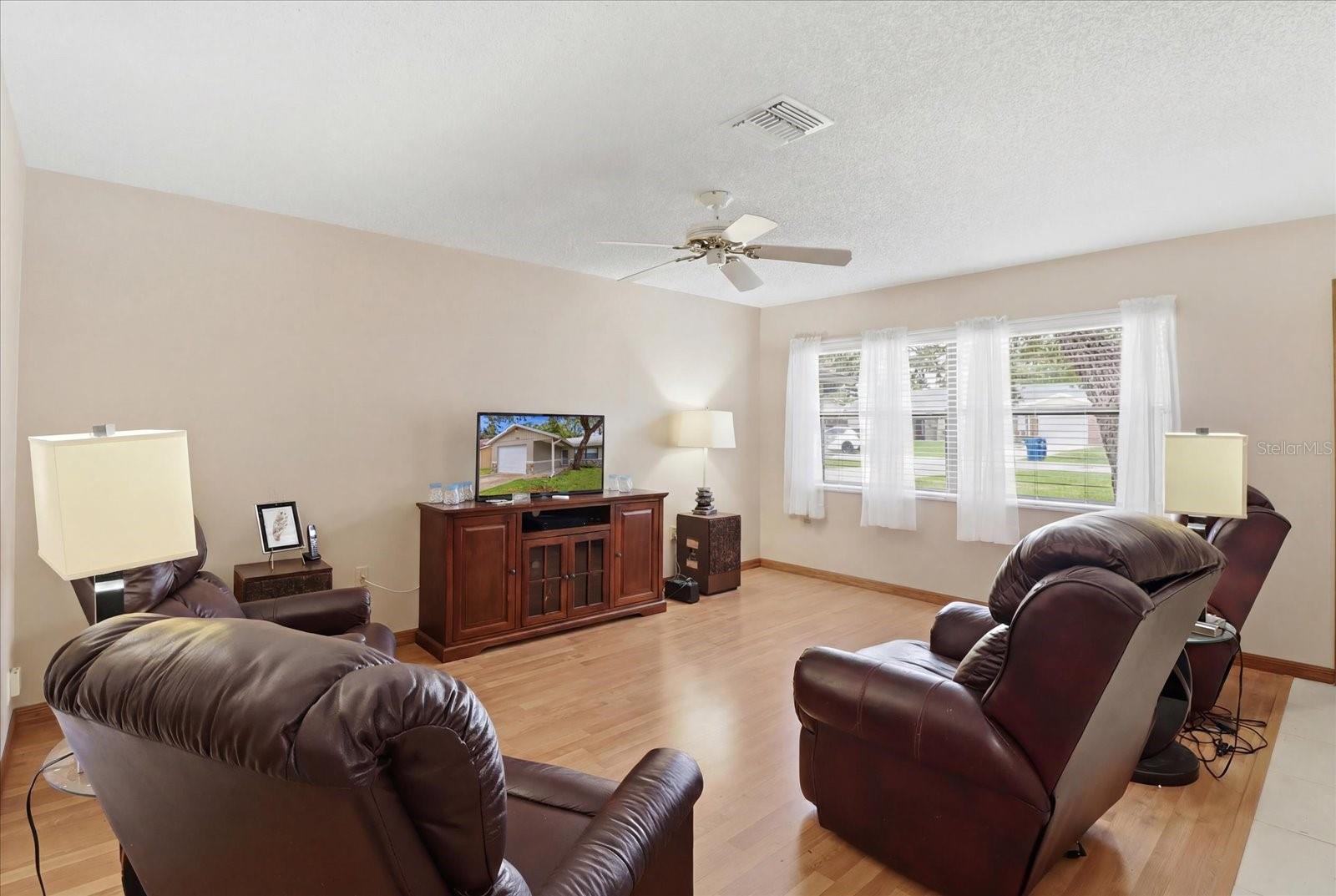 1289-1291 Markham Ave Property Photo 12