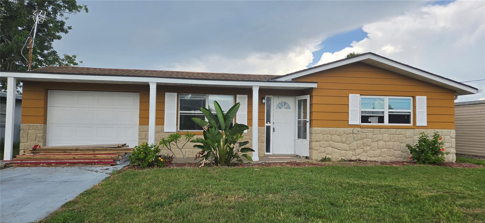 13324 CAROL DR Property Photo 1