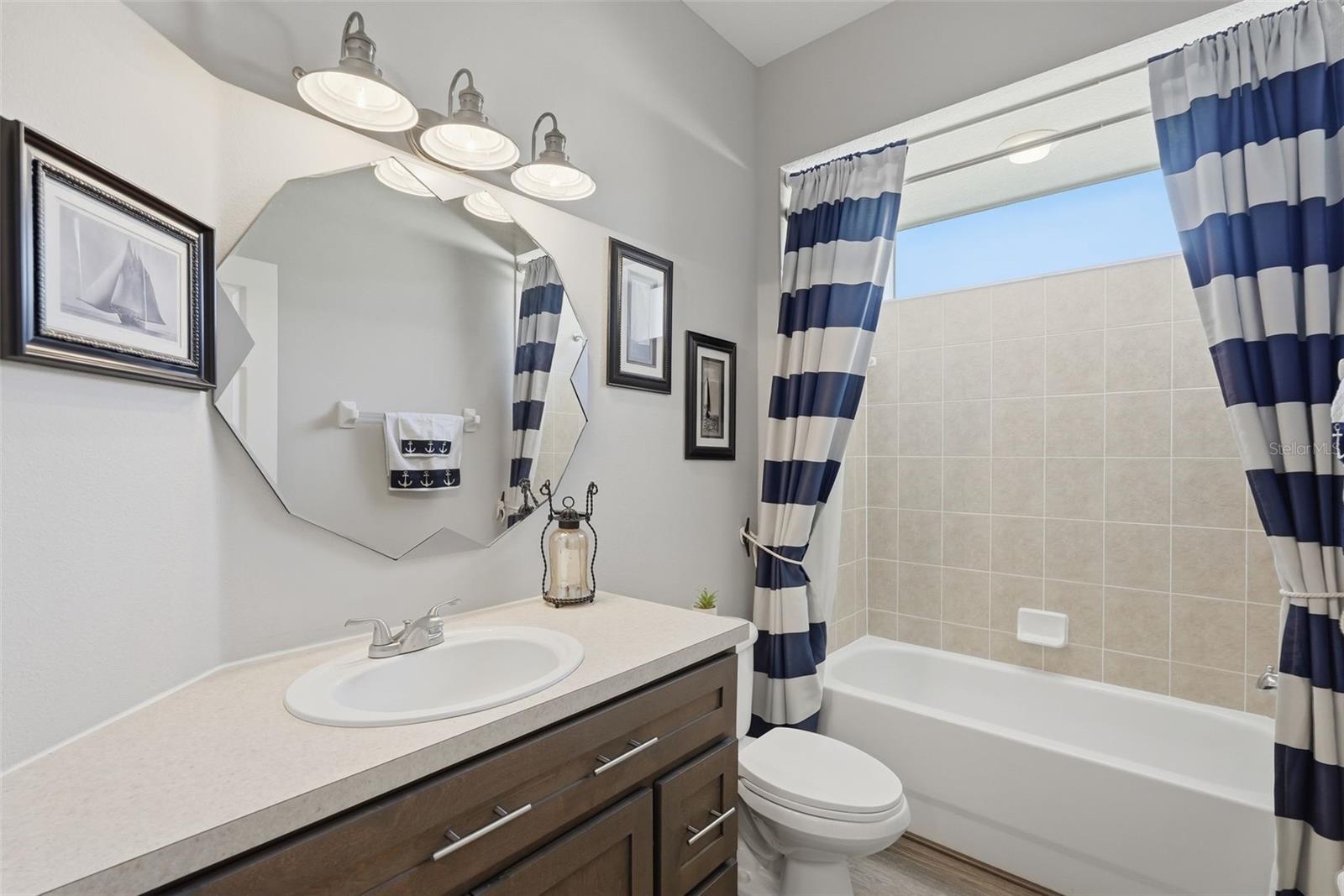 12903 Drakefield Dr Property Photo 15