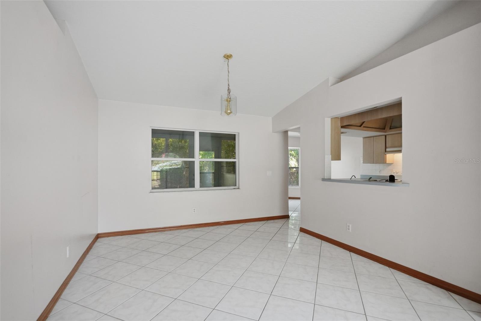 1325 W Sorrento Dr Property Photo 5