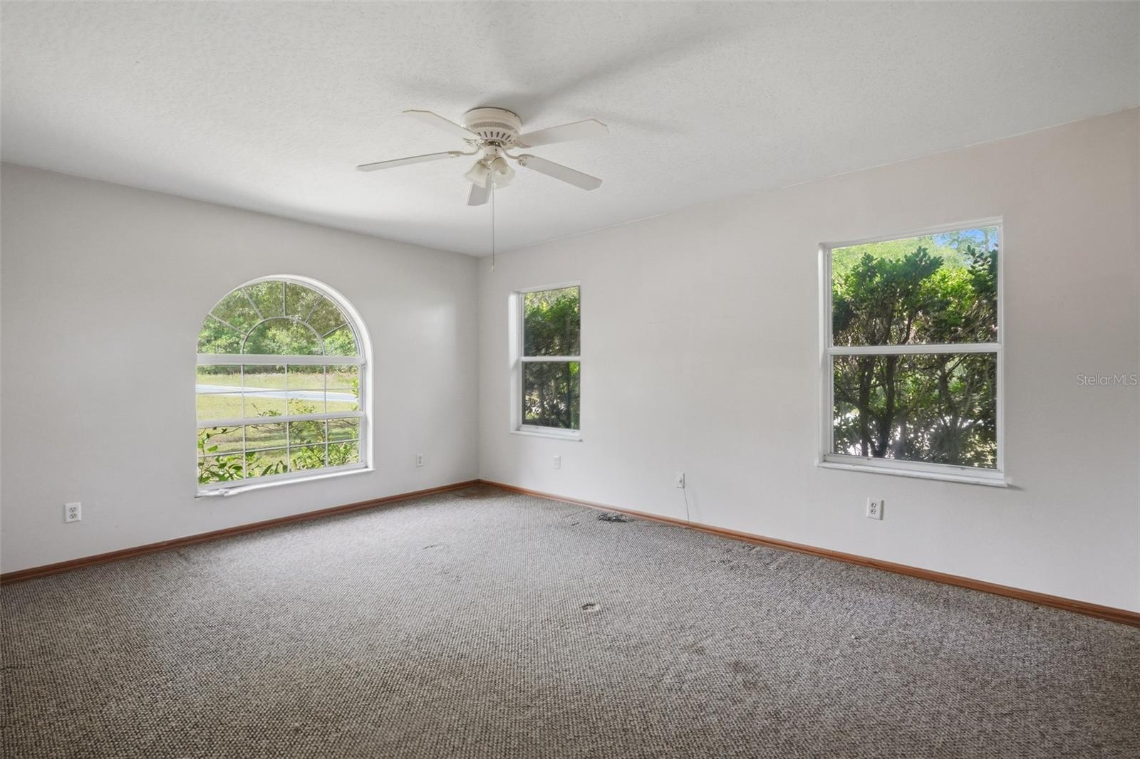 1325 W Sorrento Dr Property Photo 8