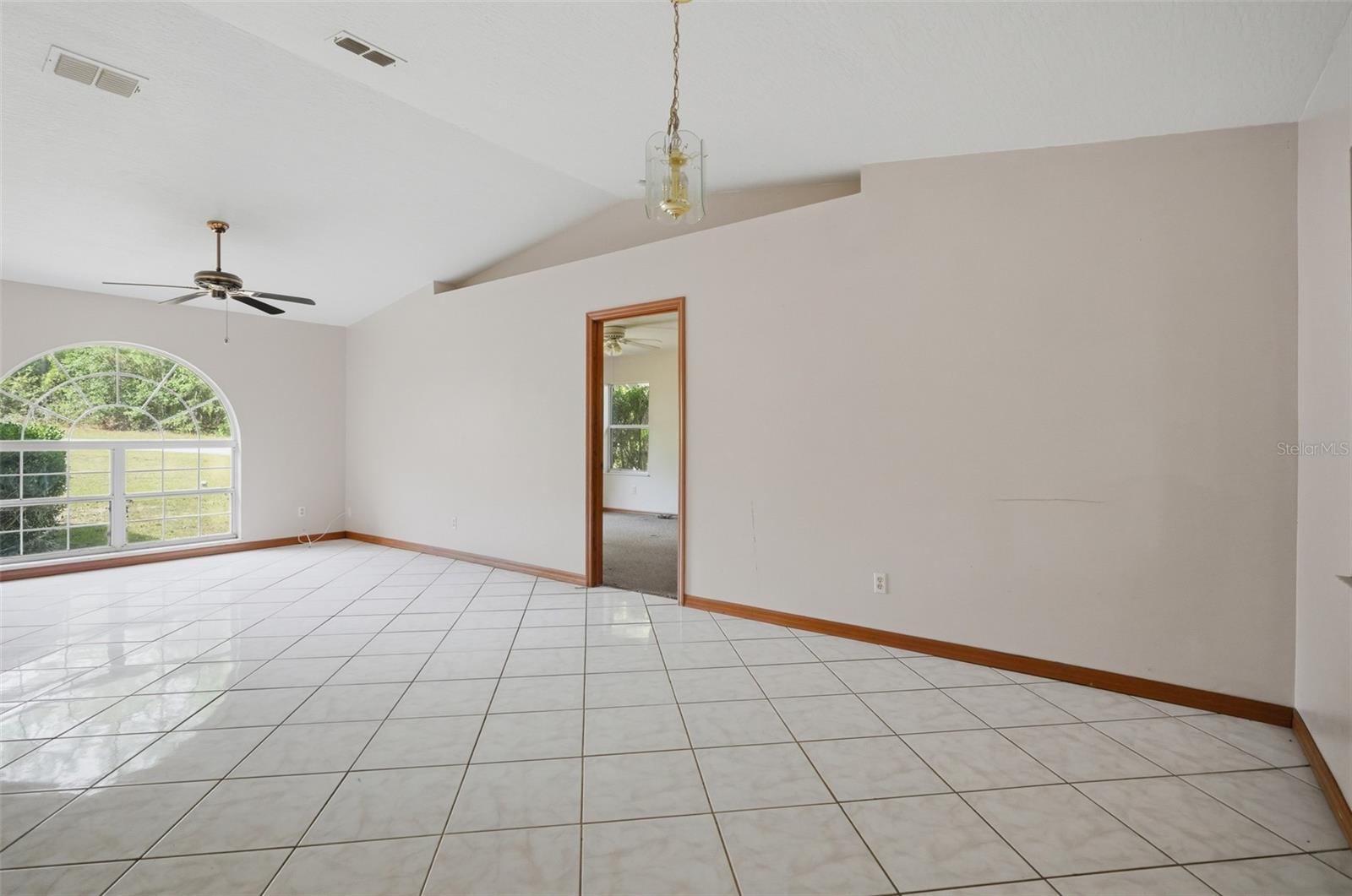 1325 W Sorrento Dr Property Photo 10
