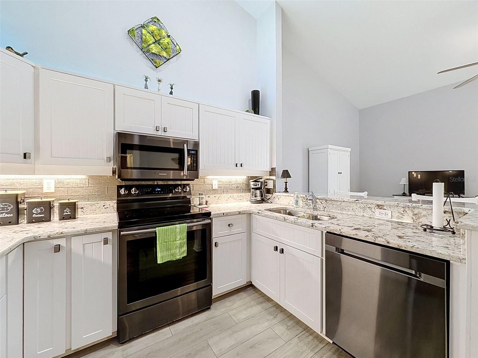 7518 Mediterranean Ct Property Photo 10