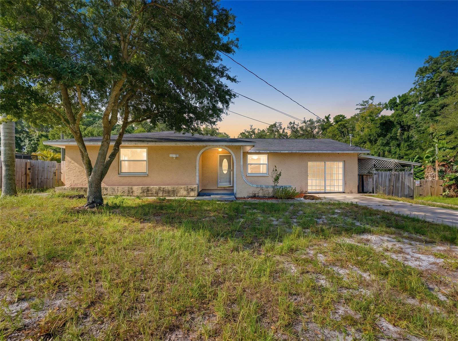 1116 E Oakwood St Property Photo 1