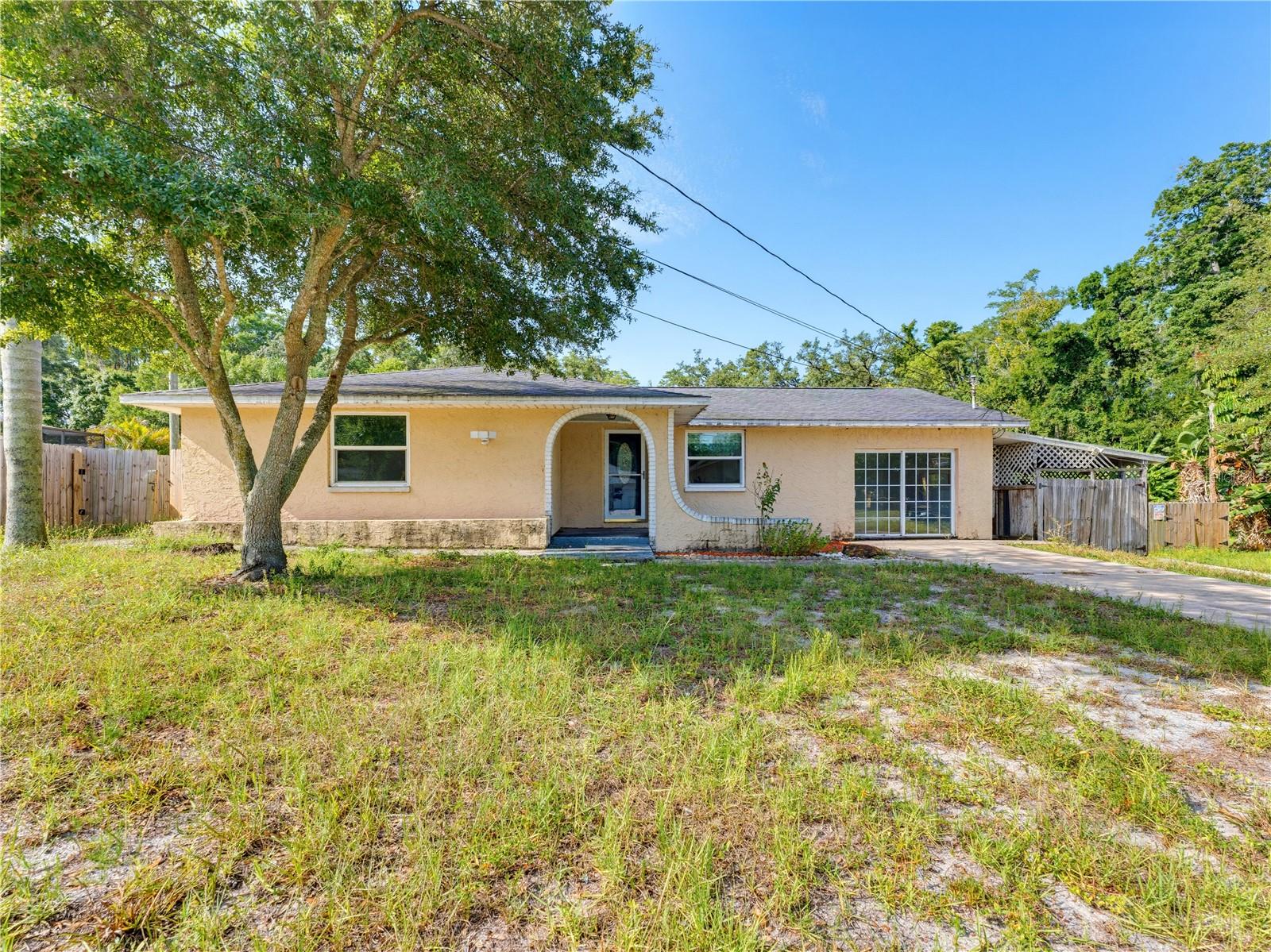 1116 E Oakwood St Property Photo 3